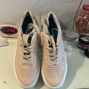 Brand new ladies platform sneakers by Blowfish